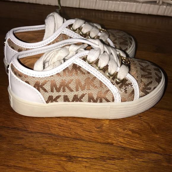 Michael Kors Sneakers - Picture 4 of 4